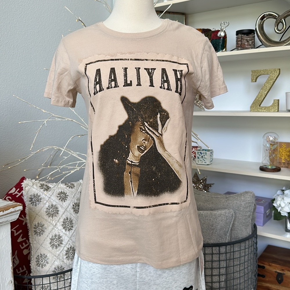 Aaliyah T-shirt.  NWT - Picture 3 of 4